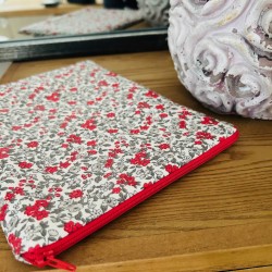 Pochette à livre imperméable avec zip - Petites fleurs rouges