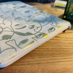 Pochette à livre avec zip - Portraits dorés