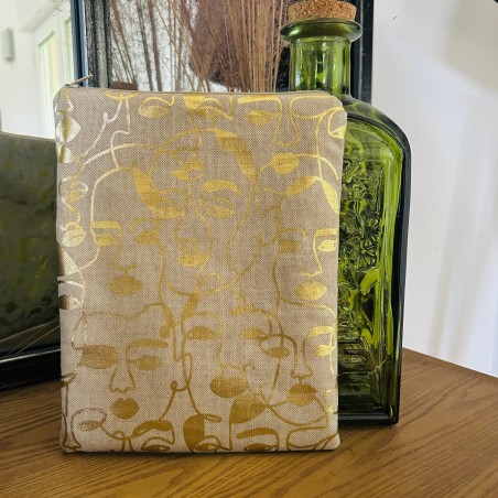 Pochette à livre doré
