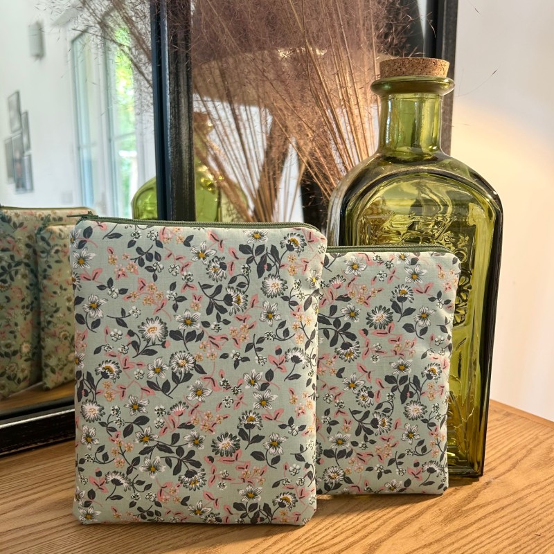 Pochette à liseuse avec zip petites fleurs